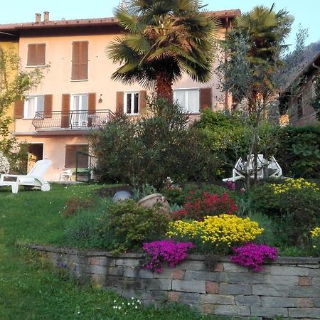 Giardino Lägenhet Porto Valtravaglia Exteriör bild