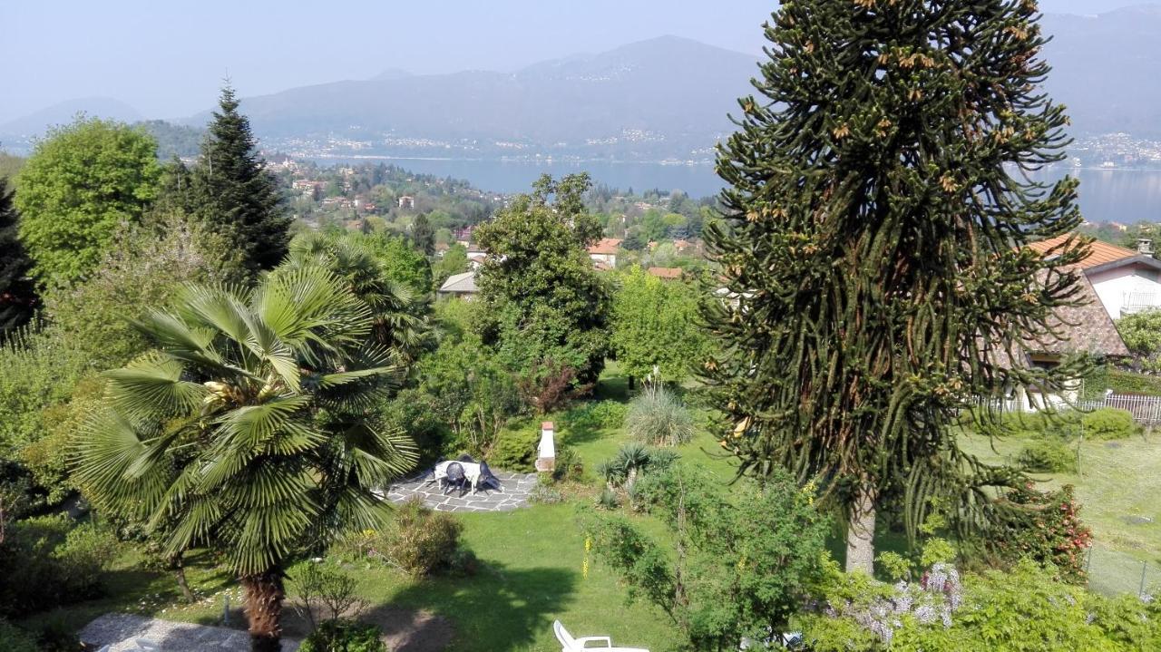 Giardino Lägenhet Porto Valtravaglia Exteriör bild