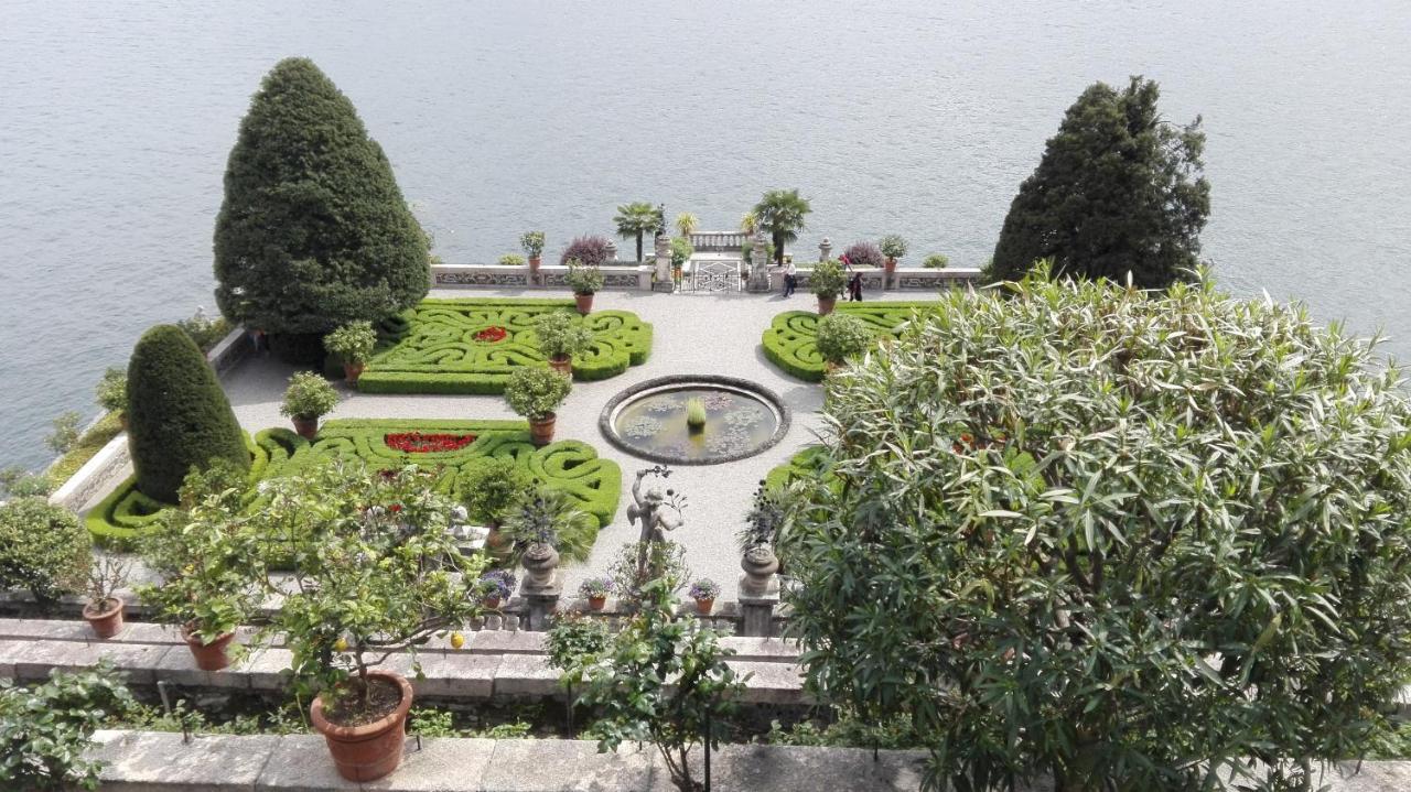 Giardino Lägenhet Porto Valtravaglia Exteriör bild